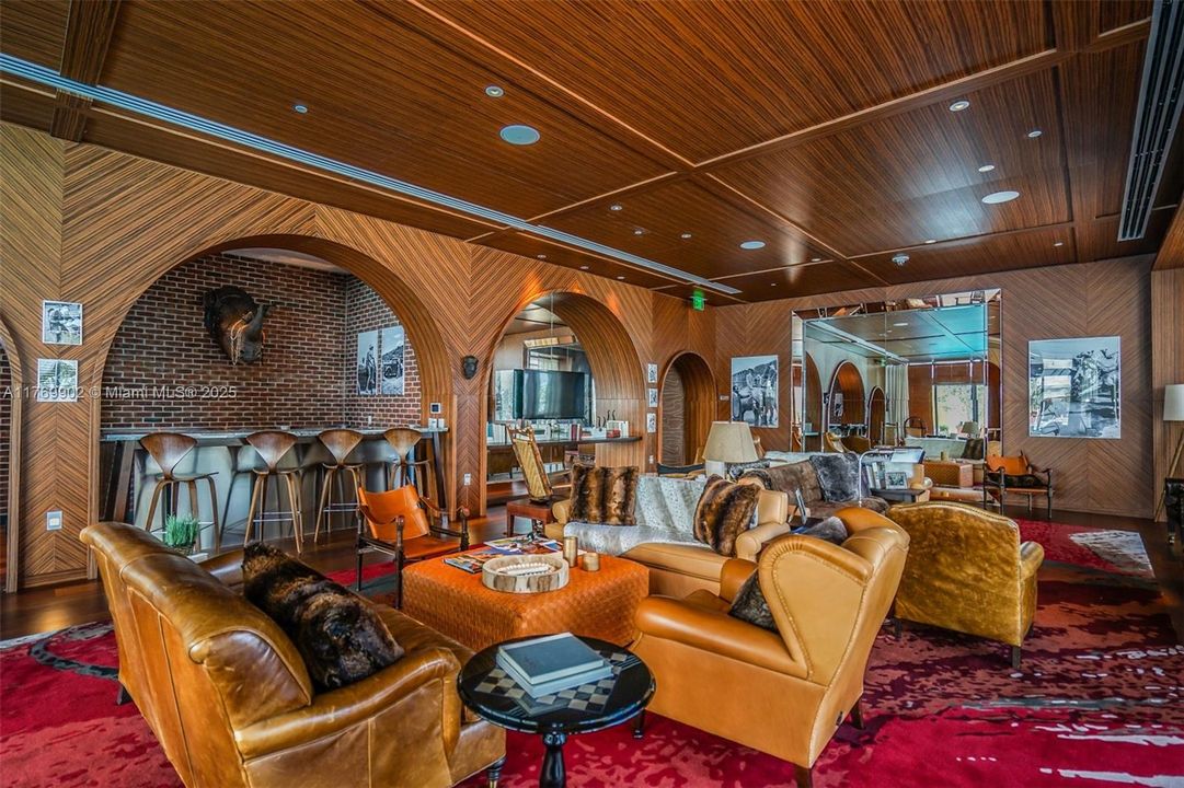 Recently Sold: $565,000 (1 beds, 1 baths, 649 Square Feet)