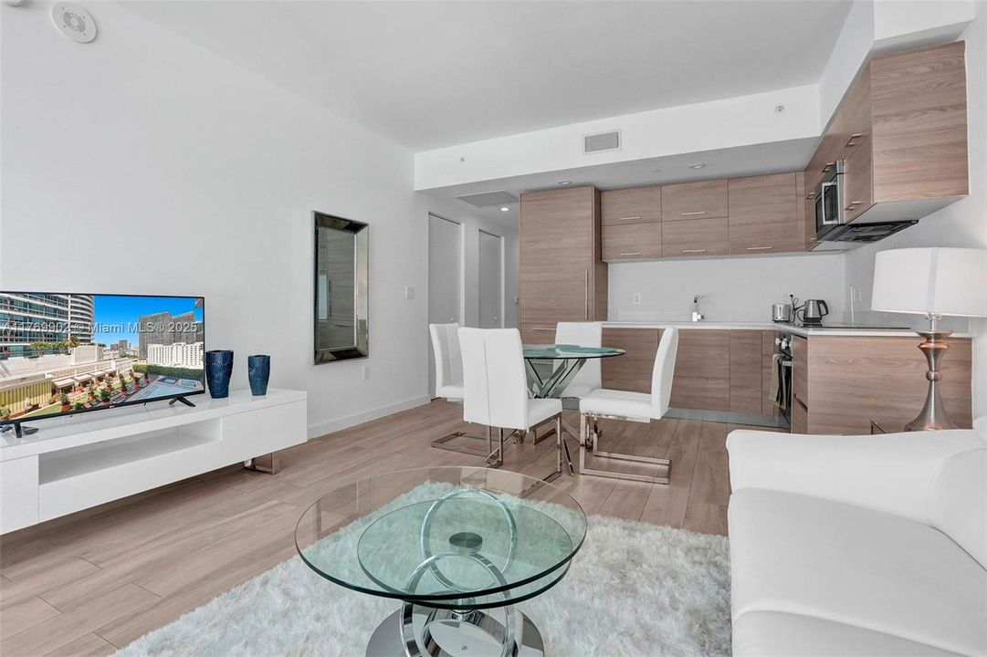 Recently Sold: $565,000 (1 beds, 1 baths, 649 Square Feet)