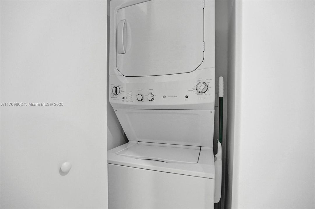 Recently Sold: $565,000 (1 beds, 1 baths, 649 Square Feet)