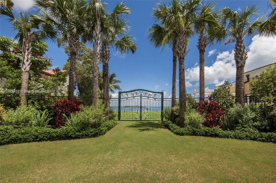For Sale: $24,900,000 (4 beds, 4 baths, 3605 Square Feet)