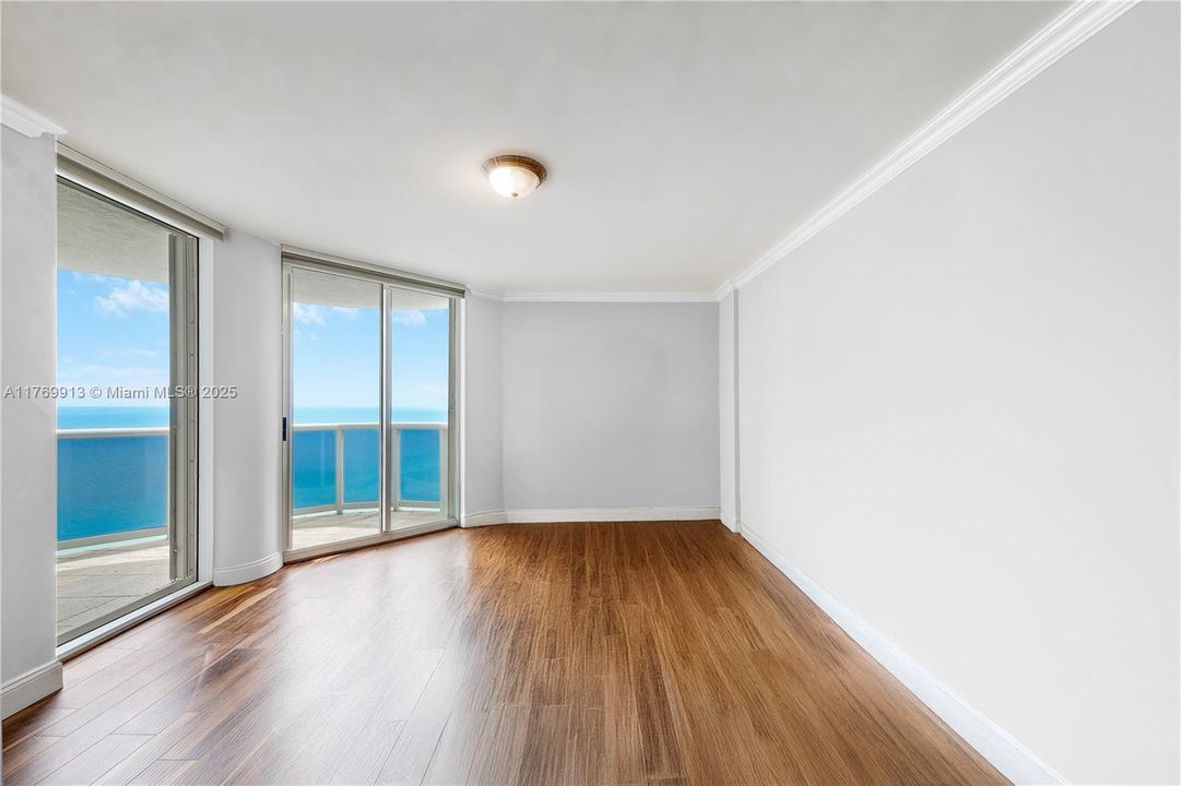 Recently Sold: $999,000 (2 beds, 2 baths, 1530 Square Feet)