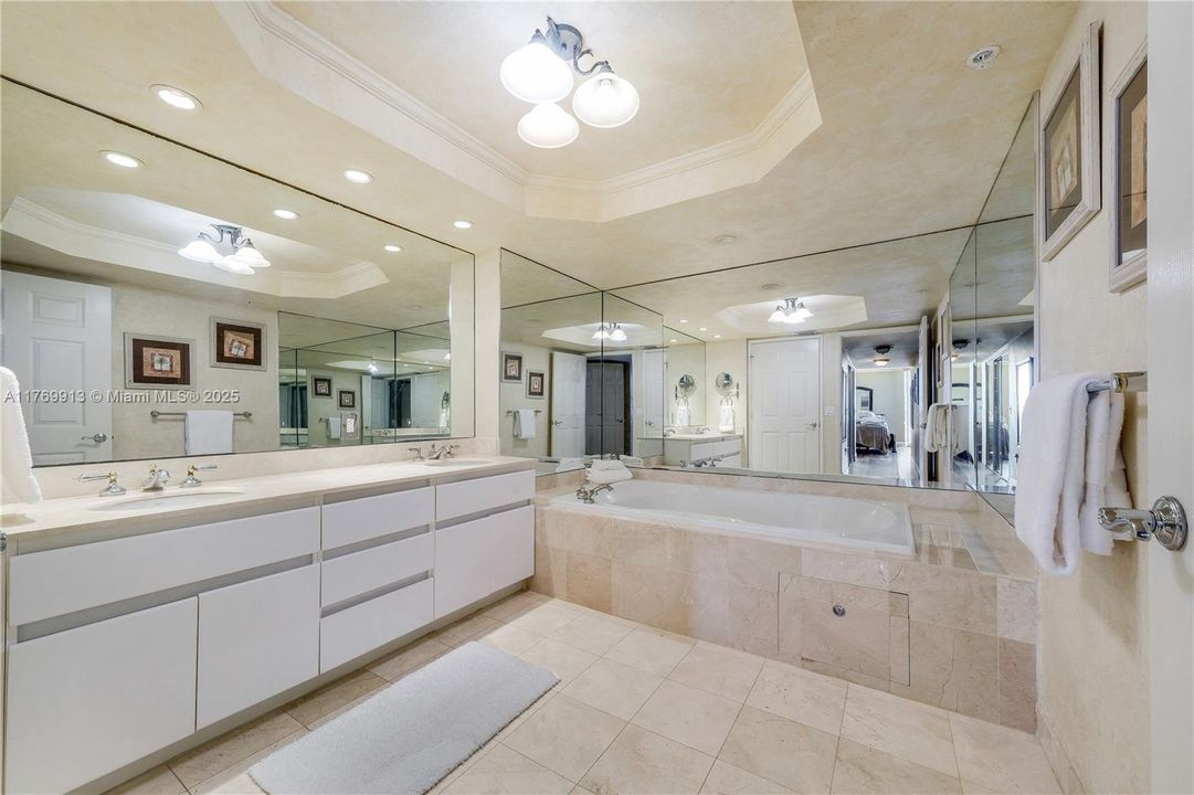 Recently Sold: $999,000 (2 beds, 2 baths, 1530 Square Feet)