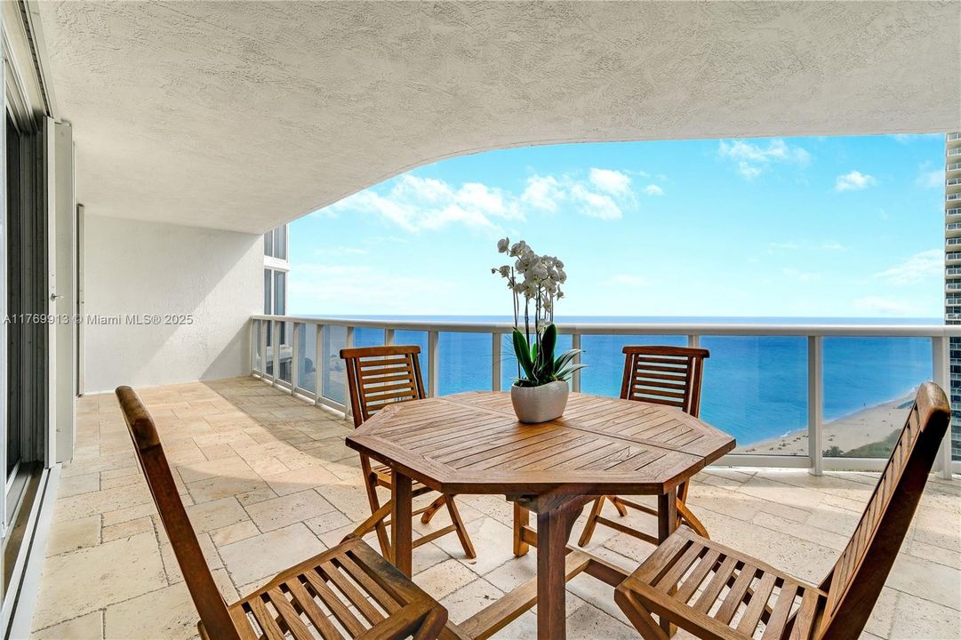 Recently Sold: $999,000 (2 beds, 2 baths, 1530 Square Feet)