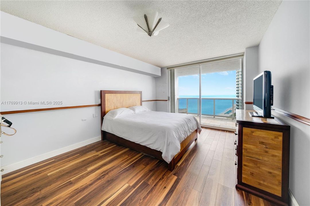 Recently Sold: $999,000 (2 beds, 2 baths, 1530 Square Feet)