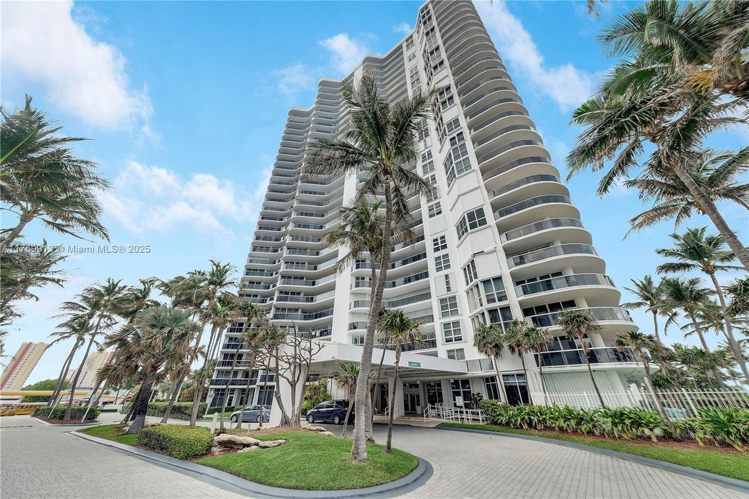 Recently Sold: $999,000 (2 beds, 2 baths, 1530 Square Feet)