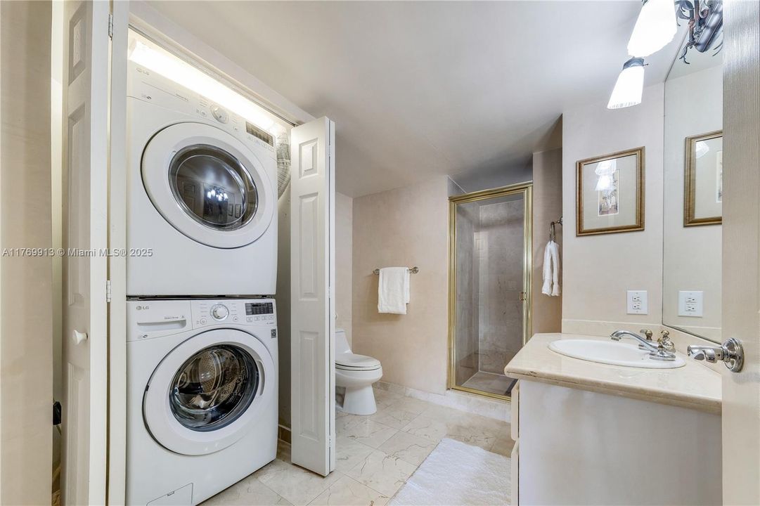 Recently Sold: $999,000 (2 beds, 2 baths, 1530 Square Feet)