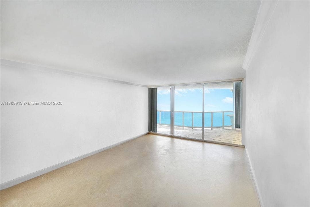 Recently Sold: $999,000 (2 beds, 2 baths, 1530 Square Feet)