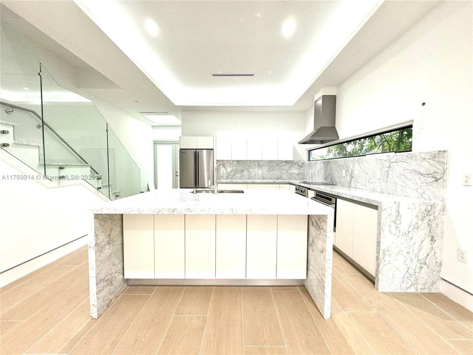 Recently Rented: $5,000 (3 beds, 3 baths, 2484 Square Feet)