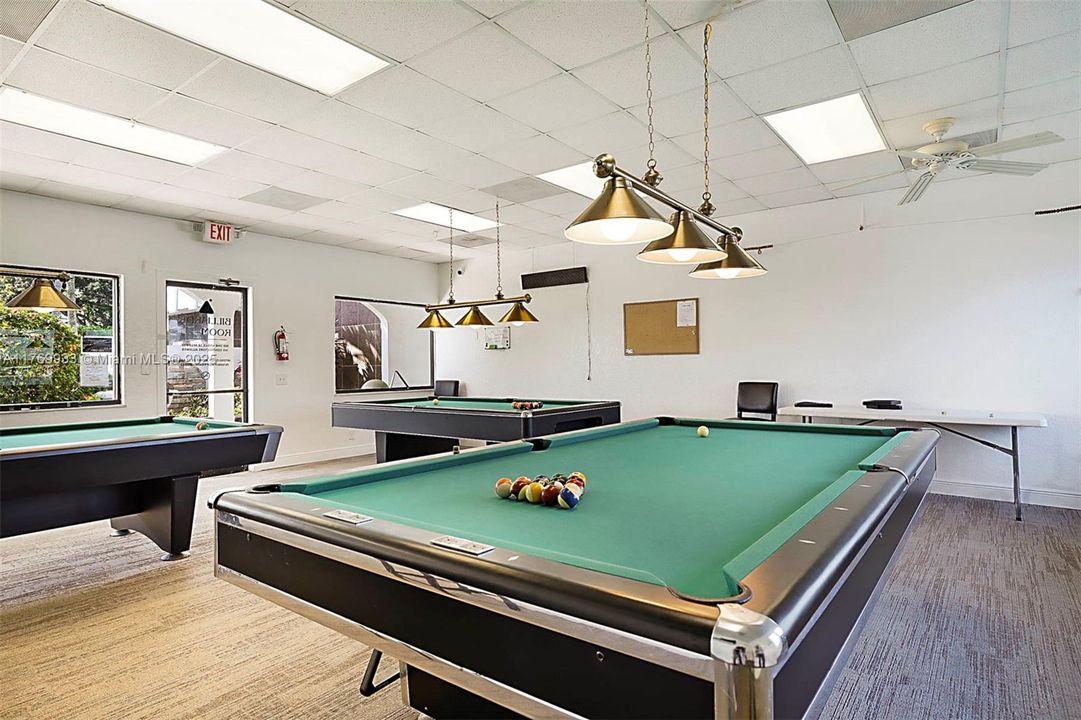 На продажу: $289,900 (2 спален, 2 ванн, 1055 Квадратных фут)