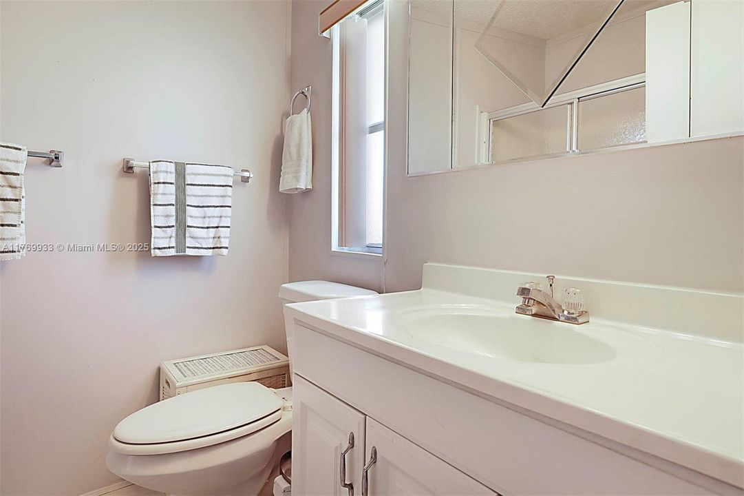 На продажу: $289,900 (2 спален, 2 ванн, 1055 Квадратных фут)