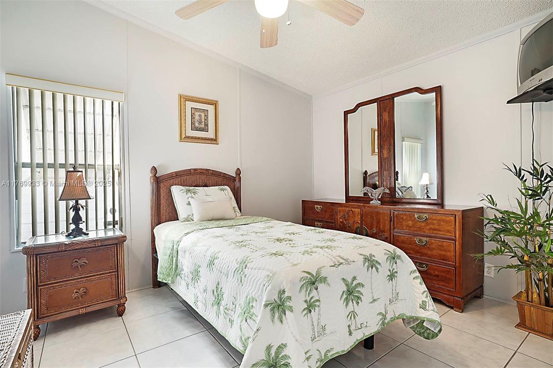 На продажу: $289,900 (2 спален, 2 ванн, 1055 Квадратных фут)