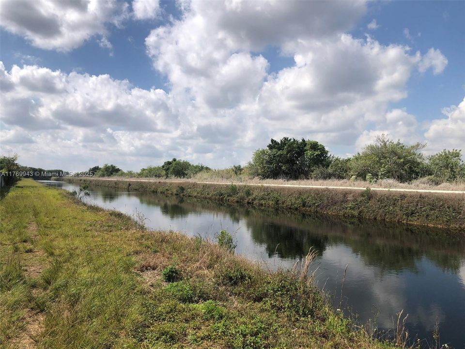 For Sale: $900,000 (1.25 acres)