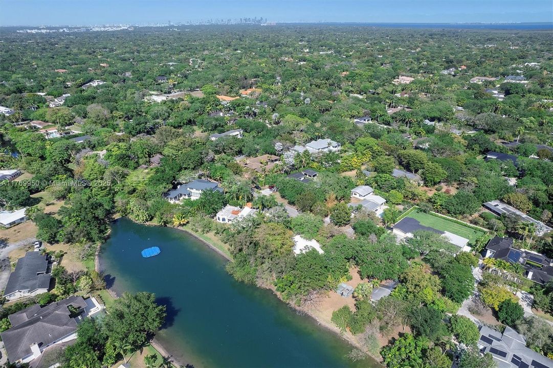 待售: $1,975,000 (0.43 acres)