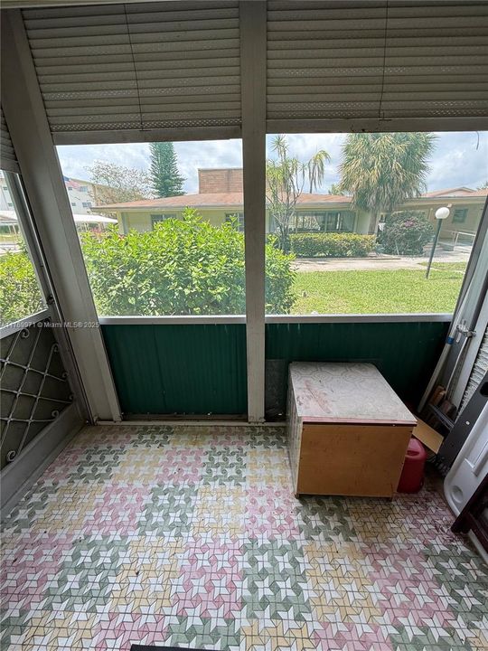 Под контрактом: $62,000 (1 спален, 1 ванн, 688 Квадратных фут)