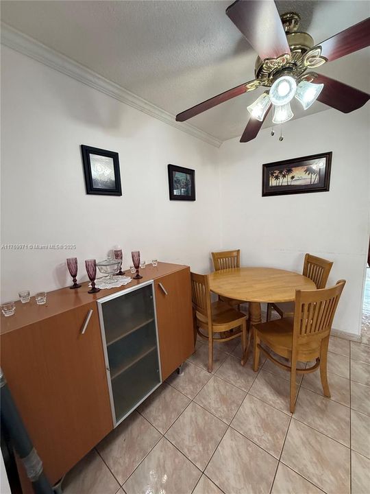 Под контрактом: $62,000 (1 спален, 1 ванн, 688 Квадратных фут)