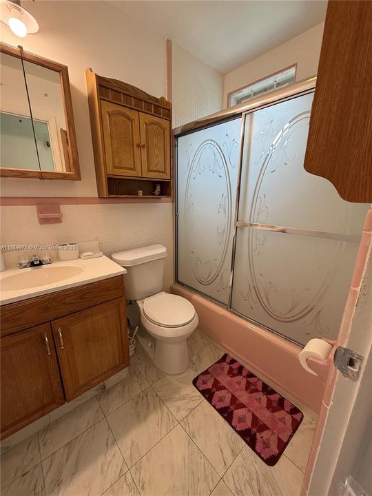 Под контрактом: $62,000 (1 спален, 1 ванн, 688 Квадратных фут)