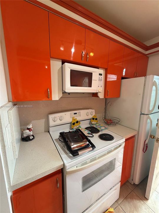 Под контрактом: $62,000 (1 спален, 1 ванн, 688 Квадратных фут)