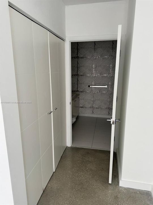 Recently Rented: $3,400 (2 beds, 2 baths, 977 Square Feet)