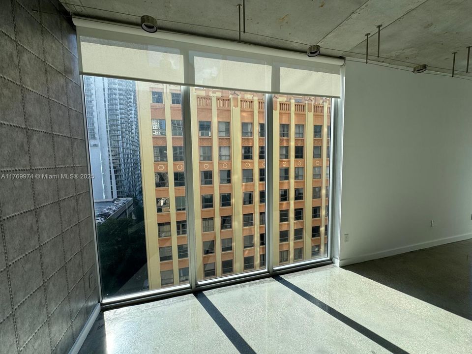 Recently Rented: $3,400 (2 beds, 2 baths, 977 Square Feet)