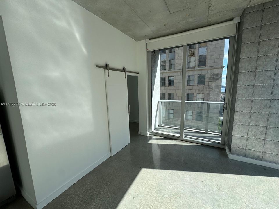 Recently Rented: $3,400 (2 beds, 2 baths, 977 Square Feet)