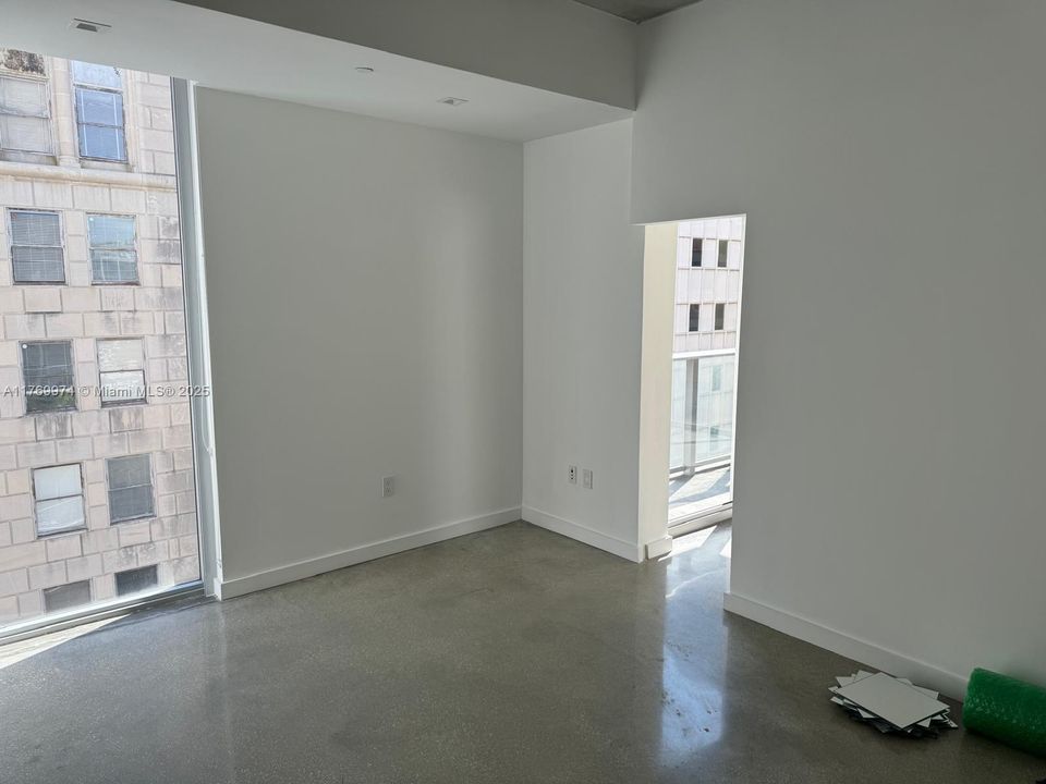 Recently Rented: $3,400 (2 beds, 2 baths, 977 Square Feet)