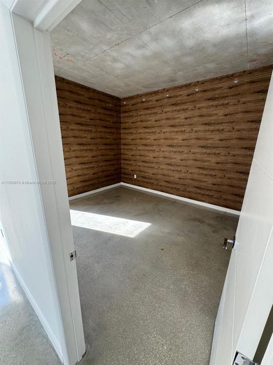 Recently Rented: $3,400 (2 beds, 2 baths, 977 Square Feet)