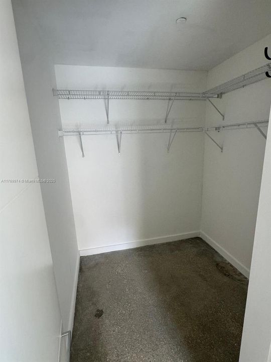 Recently Rented: $3,400 (2 beds, 2 baths, 977 Square Feet)