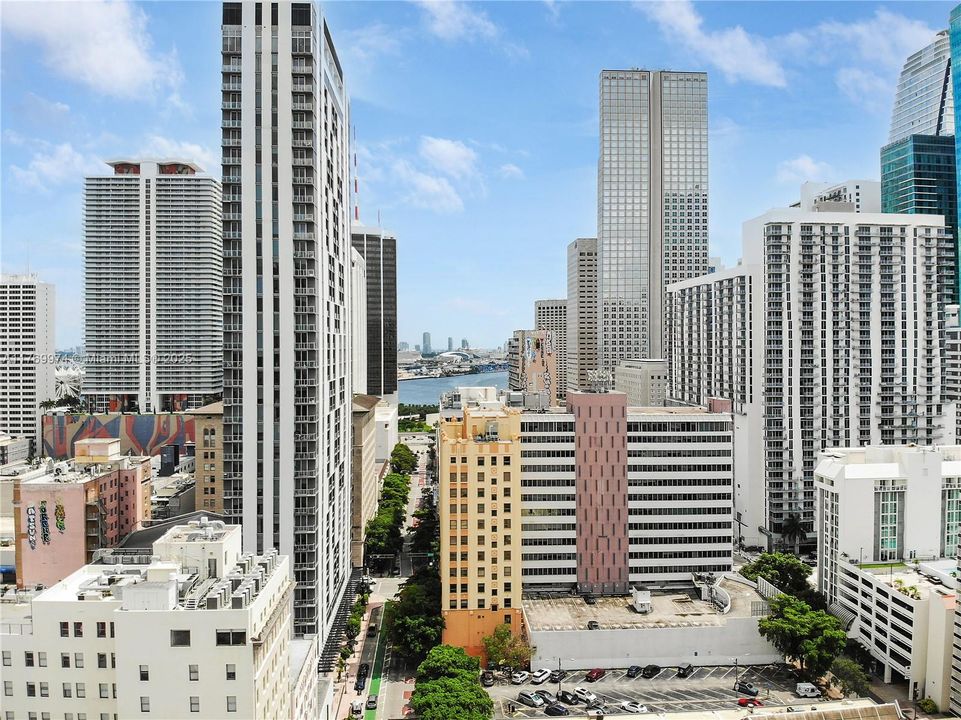 Recently Rented: $3,400 (2 beds, 2 baths, 977 Square Feet)