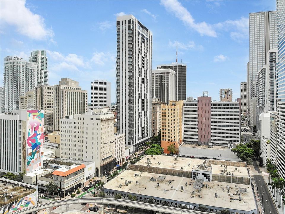 Recently Rented: $3,400 (2 beds, 2 baths, 977 Square Feet)