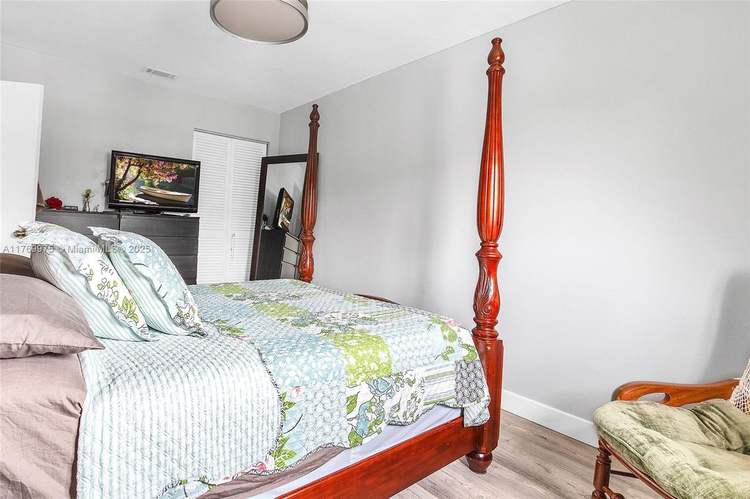 最近售出: $355,000 (3 贝兹, 2 浴室, 1590 平方英尺)