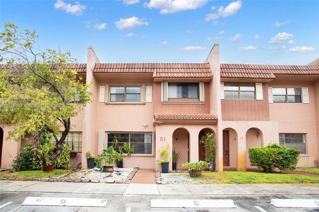 最近售出: $355,000 (3 贝兹, 2 浴室, 1590 平方英尺)