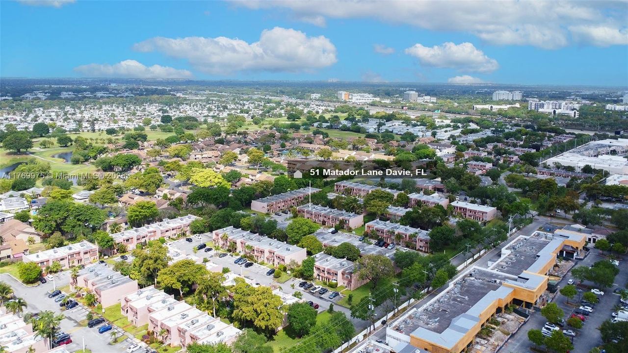 最近售出: $355,000 (3 贝兹, 2 浴室, 1590 平方英尺)