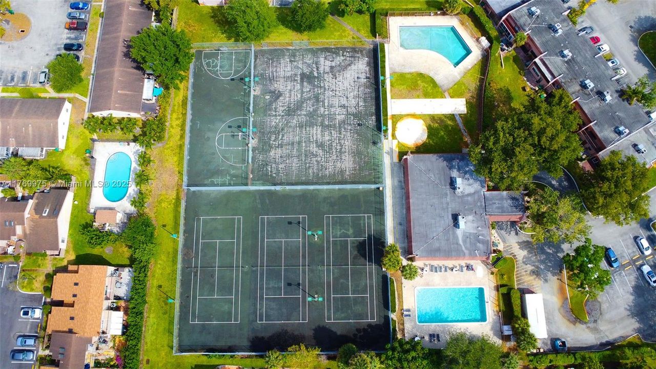 最近售出: $355,000 (3 贝兹, 2 浴室, 1590 平方英尺)