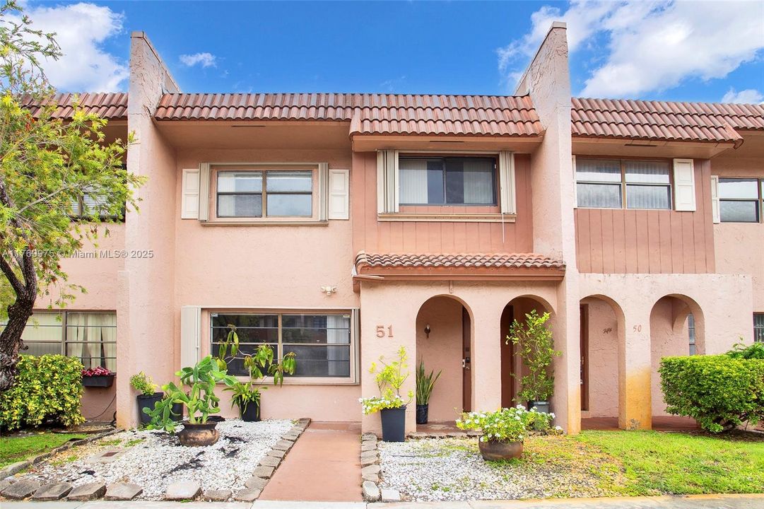 最近售出: $355,000 (3 贝兹, 2 浴室, 1590 平方英尺)