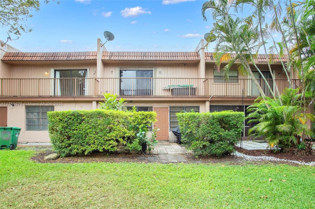 最近售出: $355,000 (3 贝兹, 2 浴室, 1590 平方英尺)