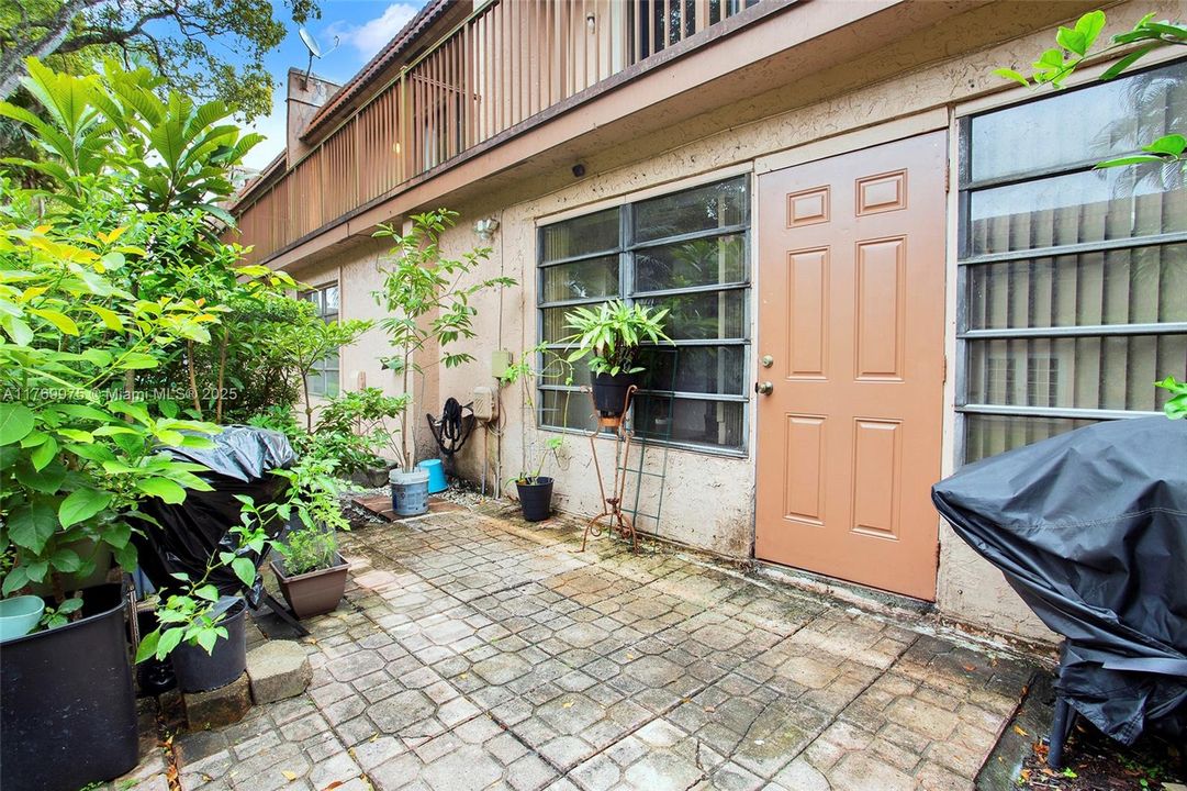 最近售出: $355,000 (3 贝兹, 2 浴室, 1590 平方英尺)