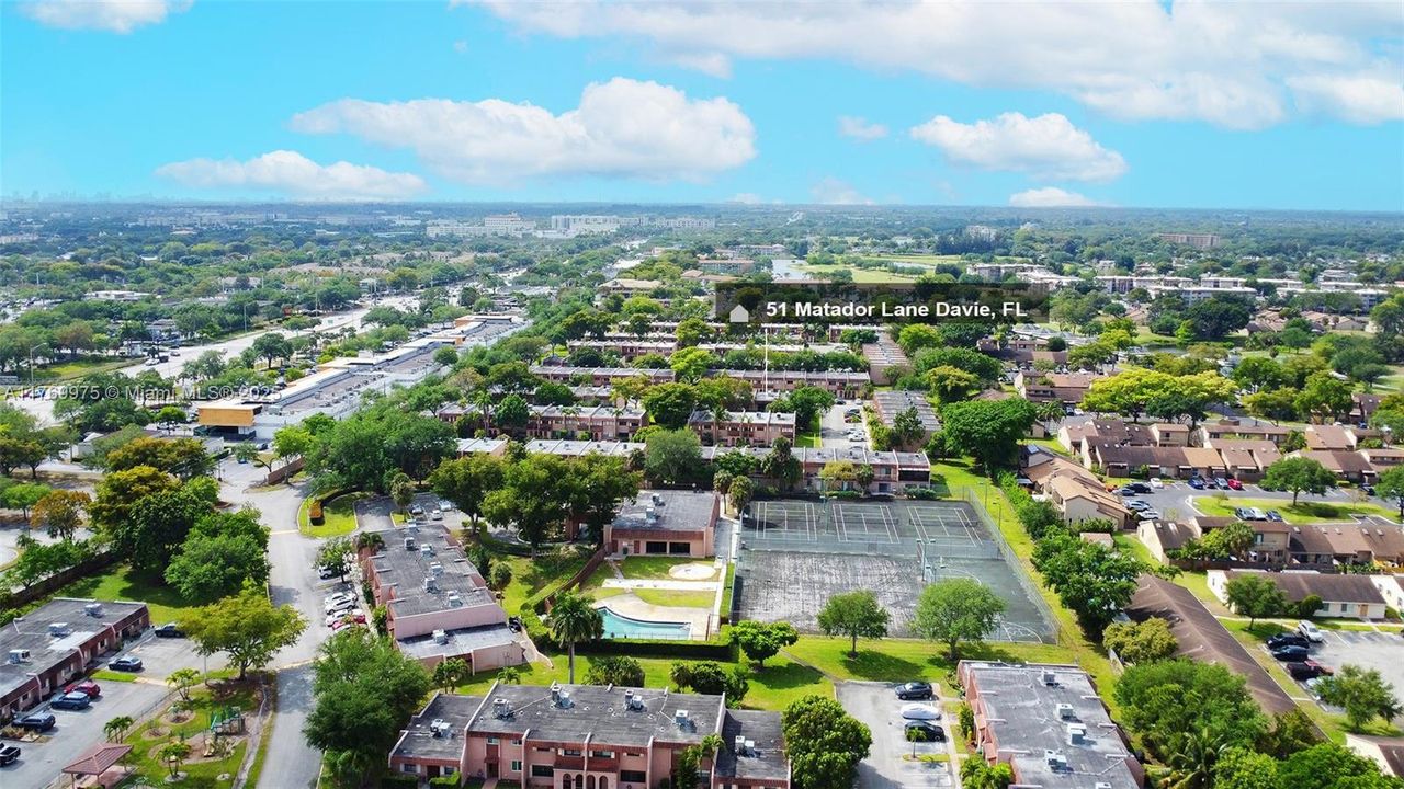 最近售出: $355,000 (3 贝兹, 2 浴室, 1590 平方英尺)