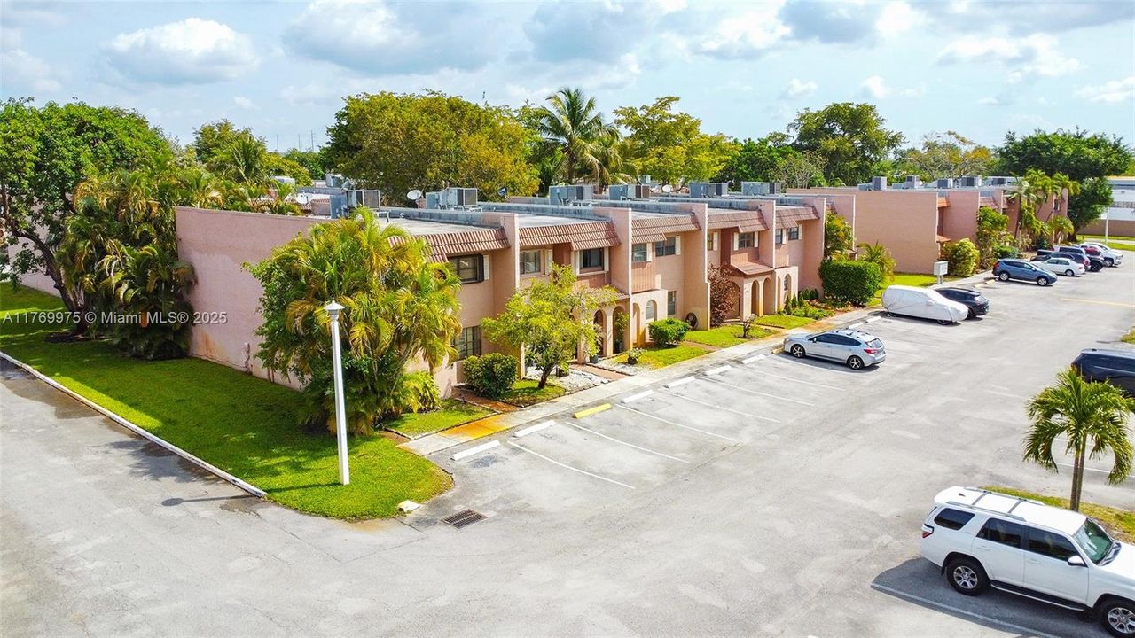 最近售出: $355,000 (3 贝兹, 2 浴室, 1590 平方英尺)