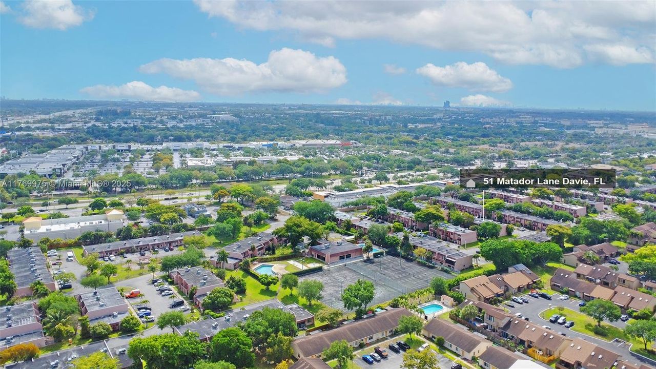 最近售出: $355,000 (3 贝兹, 2 浴室, 1590 平方英尺)