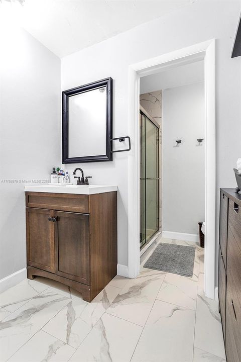 最近售出: $355,000 (3 贝兹, 2 浴室, 1590 平方英尺)