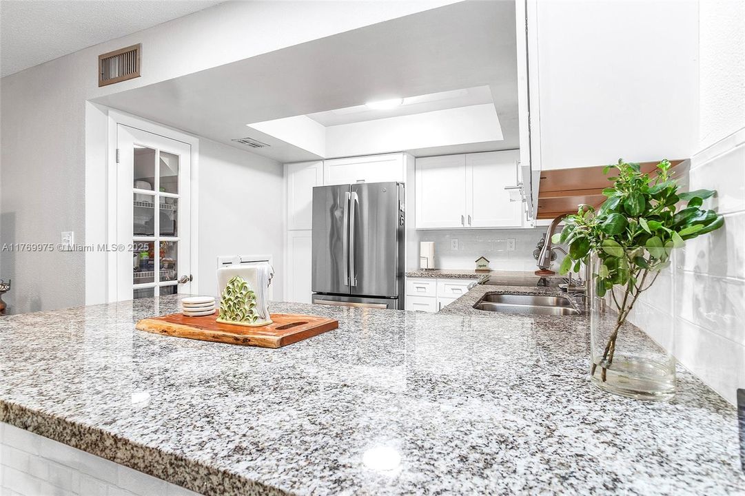 最近售出: $355,000 (3 贝兹, 2 浴室, 1590 平方英尺)