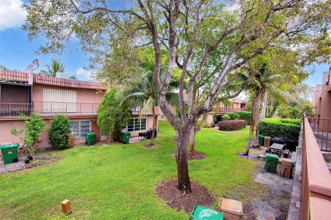 最近售出: $355,000 (3 贝兹, 2 浴室, 1590 平方英尺)