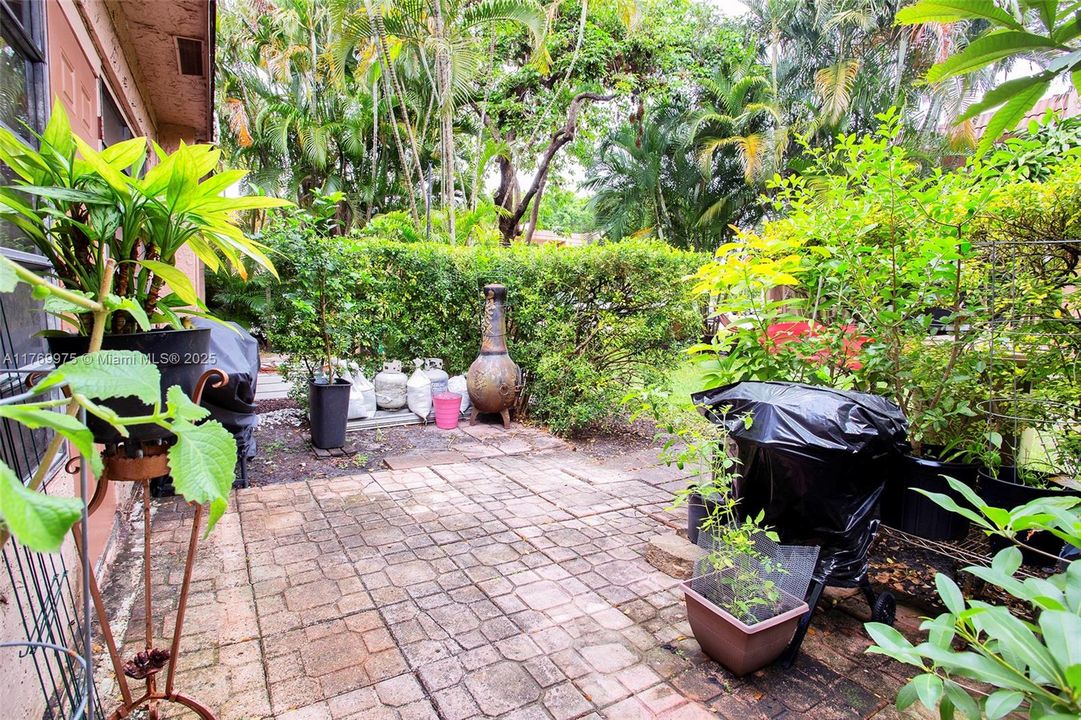 最近售出: $355,000 (3 贝兹, 2 浴室, 1590 平方英尺)