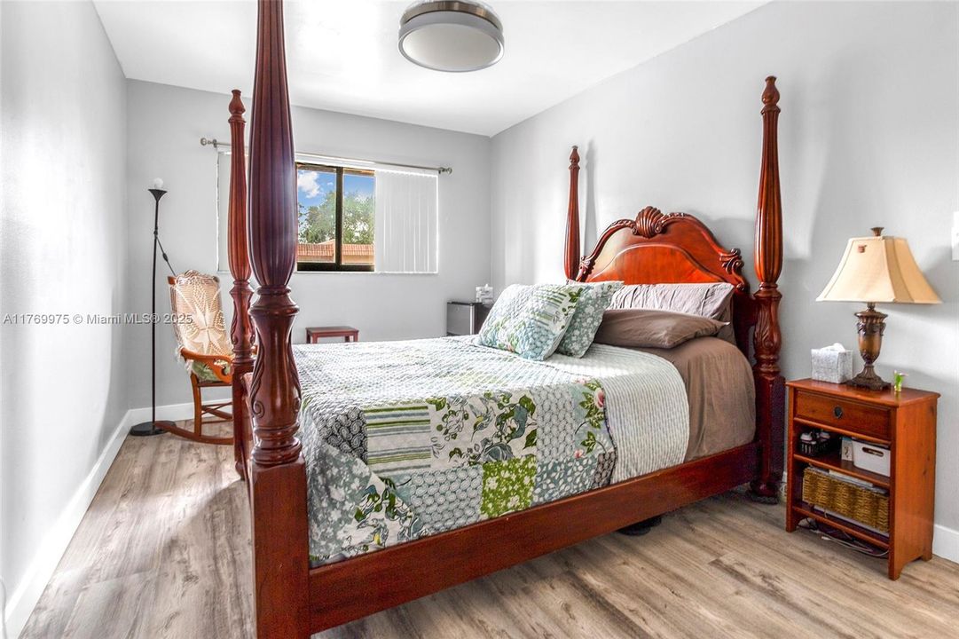 最近售出: $355,000 (3 贝兹, 2 浴室, 1590 平方英尺)