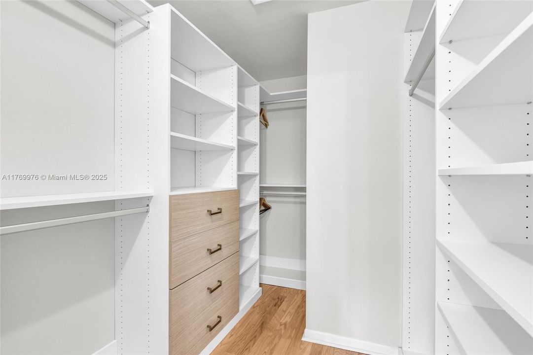 Vendido Recientemente: $609,000 (4 camas, 2 baños, 1842 Pies cuadrados)