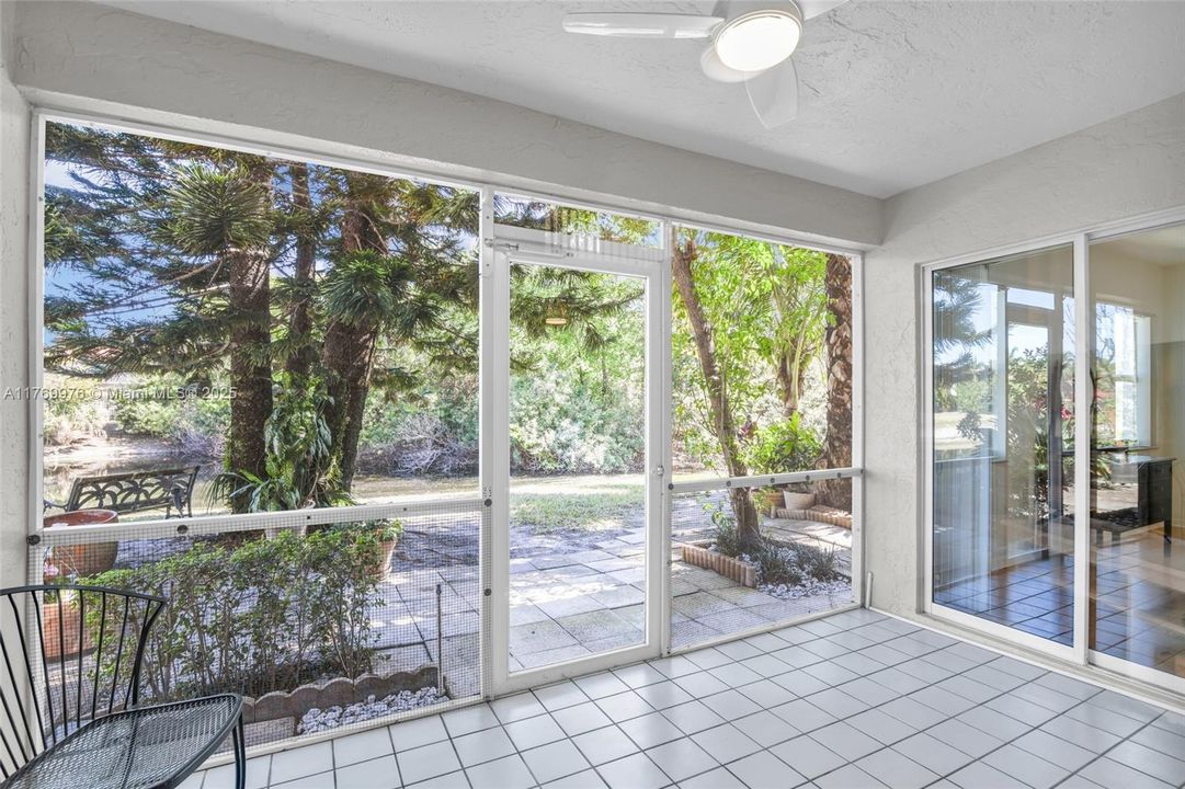 Vendido Recientemente: $609,000 (4 camas, 2 baños, 1842 Pies cuadrados)