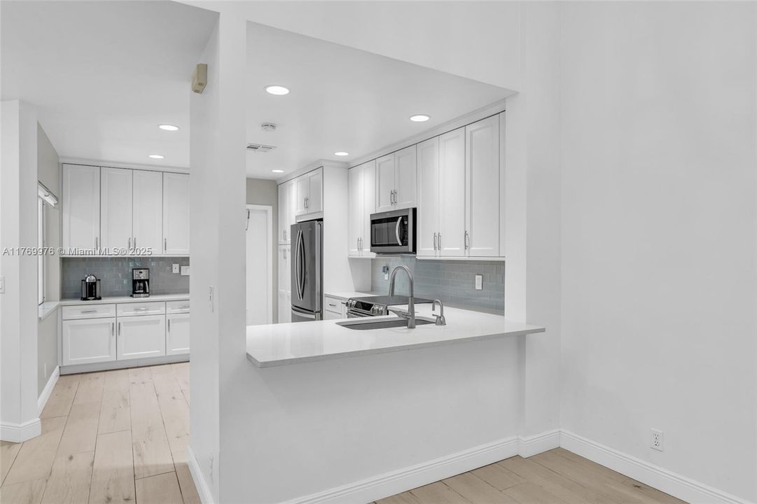 Vendido Recientemente: $609,000 (4 camas, 2 baños, 1842 Pies cuadrados)