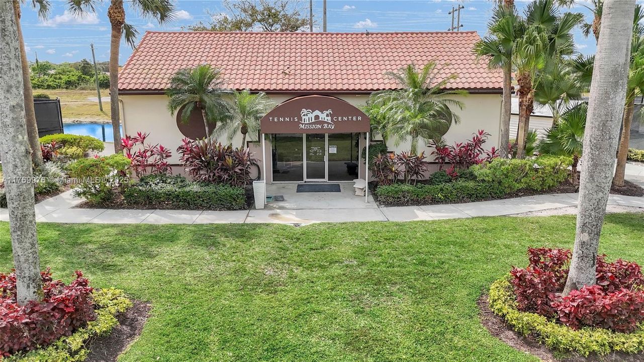 Vendido Recientemente: $609,000 (4 camas, 2 baños, 1842 Pies cuadrados)