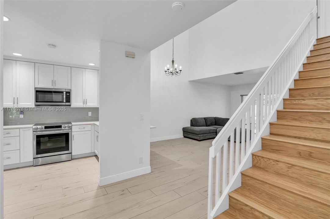 Vendido Recientemente: $609,000 (4 camas, 2 baños, 1842 Pies cuadrados)