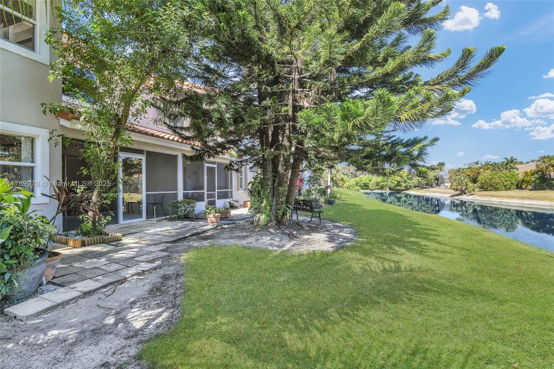 Vendido Recientemente: $609,000 (4 camas, 2 baños, 1842 Pies cuadrados)